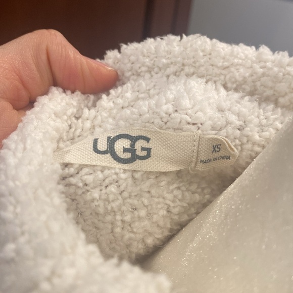 UGG chenille sweater size xs (fits more like a sm/med) very soft - Picture 3 of 3